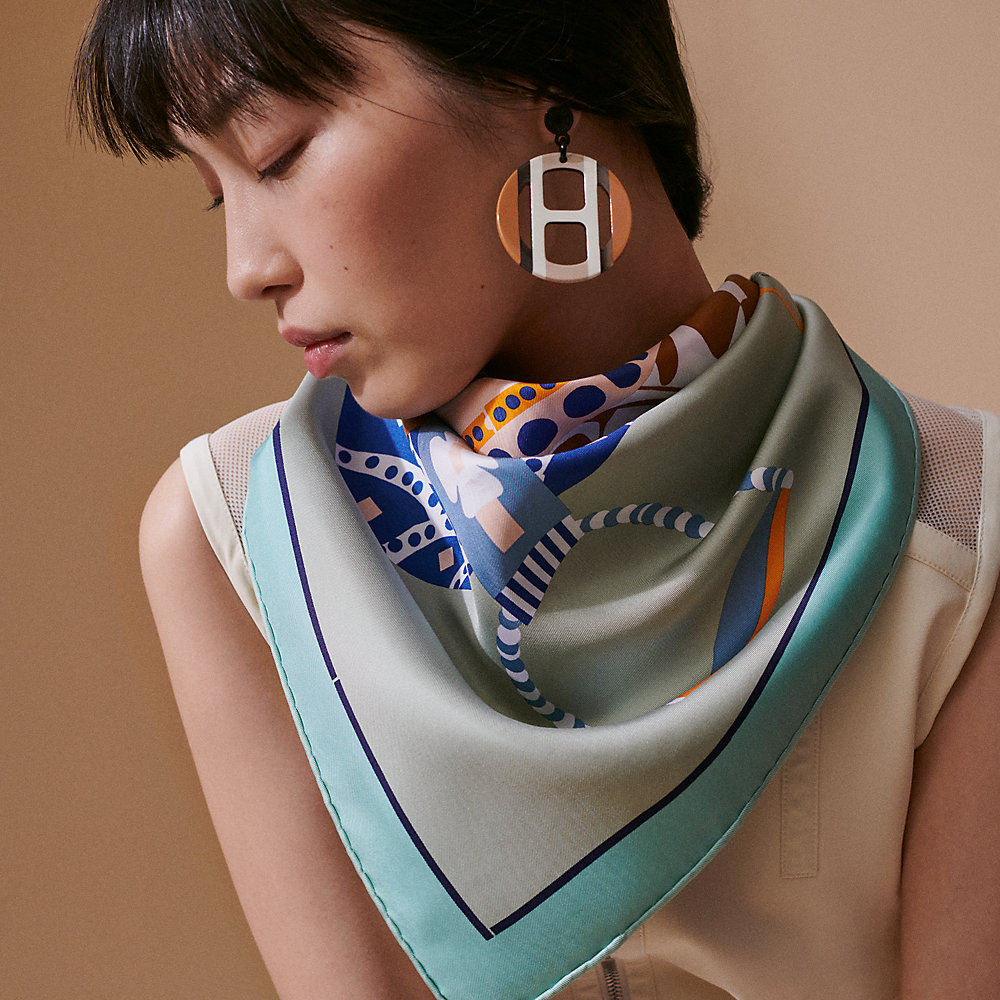 高乔风格马鞍”90方巾| Hermès - 爱马仕官网